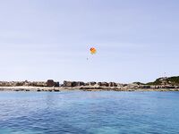 Алания: катер у берега, «баллоны» по 4–5