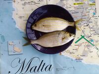 Мальта: пирс, хлеб и уха в кружке