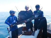 Пхукет 05.01.2016: тунцы, парусник и семья