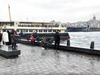 Стамбул, Босфор: ветер и тяжёлые груза