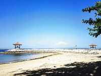 Санур: отлив до четырёх, магазин и железо перед выездом в Амед