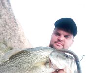 Кипр: крутой спуск, прозрачная вода и басс на воблер