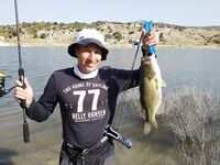 Кипр: каменный берег и крупный басс на спиннербейт