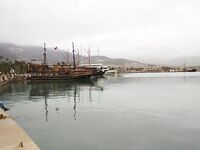 Анталия: шторм, разобранные пирсы и ракушка вместо железа