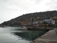 Анталия: шторм, разобранные пирсы и ракушка вместо железа