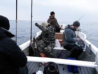 Лодка в Крыму на 55 метрах, кальмар и пикша 30 см