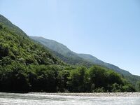 Речка, форель и галечный рокфишинг в Абхазии