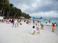 Puka Beach дал мне пустой дрейф с удочкой и спокойствие которого нет на White Beach