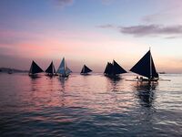 Puka Beach дал мне пустой дрейф с удочкой и спокойствие которого нет на White Beach