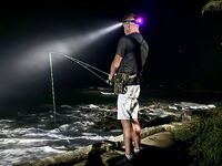 Два разогнутых крючка с берега и ночные барракуды в десяти метрах от лодки