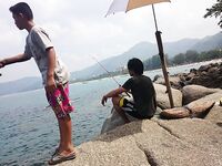 Карон быстро отучил меня бегать босиком по камням ради вечерней проводки