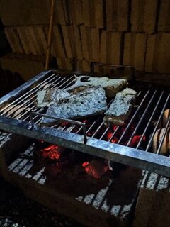 Гриль из кирпичей и мачете для улова на Шри-Ланке