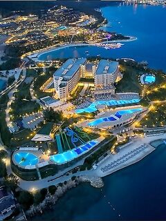 Анталия ночная спиннинговая ловля на освещённой городской набережной