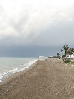 Анталийское побережье, прибой и минохи по сибассу на пляже