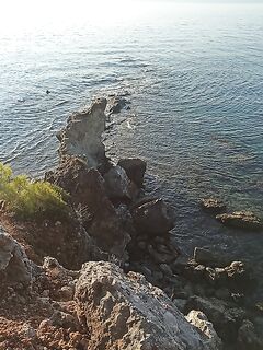 Karaöz, Кумлуца: тот самый мыс и заливчик справа, обкидали - тишина