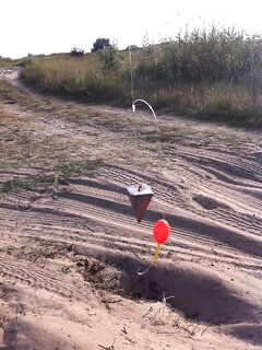 Береговая донка «по-местному» — три поводка и яркие поплавки из плотного пенопласта