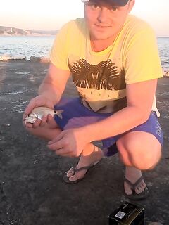 Фото: морская рыба доехала замороженной — логистика и радость улова