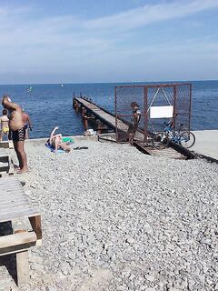 Ориентир у пирса, куда двигаться: уточняю точку входа слева от сооружения