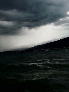 Геленджик: штормовые обрывы и спасительная тирольская палочка