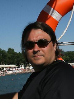 Дивноморское, катер и самодур: ставрида гирляндами к сумеркам, два дракона на борт