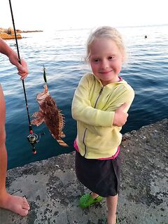 ЮБК, семейные моменты: дочка ловит ершей, план на горбыля переносим на ноябрь