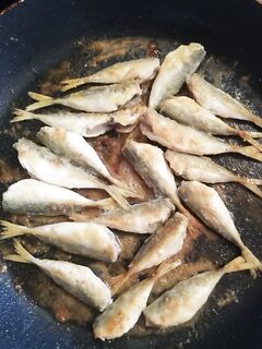 Жарка сразу с моря: свежая рыба на сковороде сохраняет море на языке