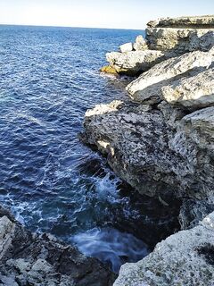 Адлер, «рабочее» место на скалах: рыбалка под ветром и по ветру