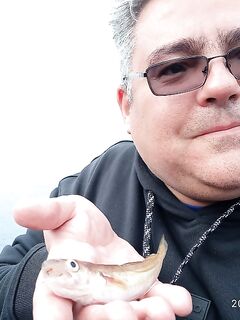 Алушта: на поплавок с рыбьей насадкой пока ноль, но самодур «валит» с буны