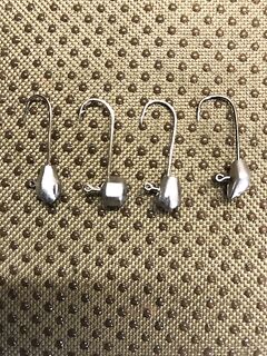 Севастополь, пирс к 19: пилькер светонакопительный ночью, джиг-головки днём