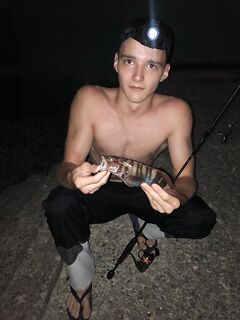 Вторая покрупнее: короткая пометка по размеру трофея с фото