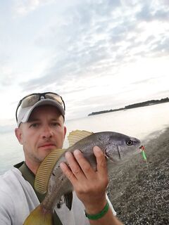 Абхазия, близ Пицунды: горбылик ~1 кг на булер 4 г и стрейчевый червь, 5–7 минут боя