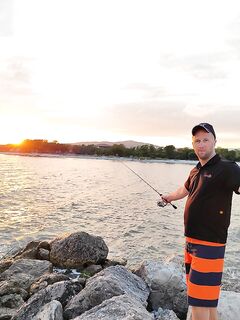 С моря на шашлык: несколько скорпен и два крупных на фото — дальше праздник