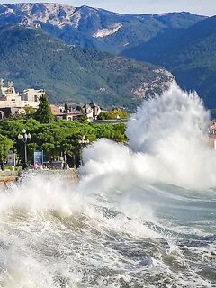 ЮБК — шторма и здравый смысл: не лезем в оттяжные волны, берегите себя и близких