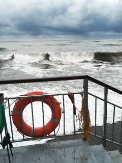 Лоо, июльские штормы: рокфиш тормозит, сезон сместился — кадр из видео