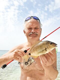 Фото к теме крючков: прикрепили со второго раза — наглядность важна