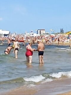 Локация мелкая и песчаная, камней нет — место больше для отдыха с детьми