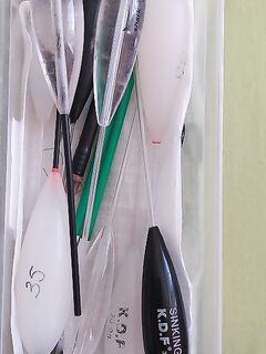 Набор бомбард и поводков: ночь до 1,5 м, силикон любой, стрейч или «маракуйя», опарыш тоже работает