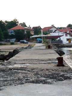 Росенец и «Японский порт»: гроза, жара и ставридка на утреннем свете