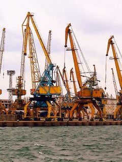 Разведка по шторму, порт пуст: рыбалка отложена, рыба в сетях и магазинах