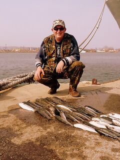 Кефаль на нереиса — 49 за выезд, щедрый улов разделил по-соседски