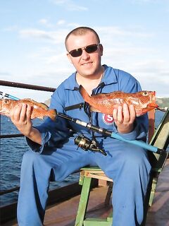 Тропическая ночь — каранксы на воблере у границы света, акулы воруют трофеи