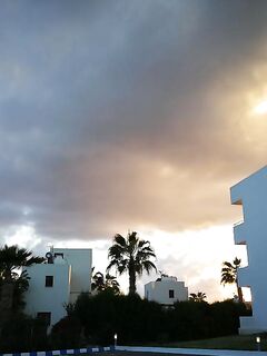 Нагнало тучи перед выходом: погода меняется быстро, держу снасти наготове