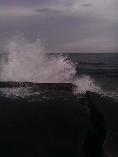 Развороченный штормом бетонный пирс: четыре часа без поклевки и много мути