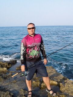 Айя-Напа, 19.06.2019: мусор в прибое, флейторылы провожают приманки, одна барракуда