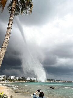 Айя Напа сегодня, береговая картинка и волна