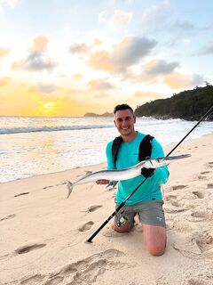 Сейшелы — первая морская рыбалка: тревел-спиннинг, пилькеры 15–40 г и сарган 4+