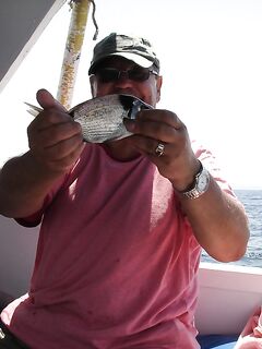 Тунис, порт Аль-Кантаур: дорадо, наживки и снасти для катера