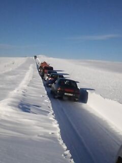 Свежий кадр с трассы: до 1 мая сугробы, потом такой же, но ниже и рыхлее