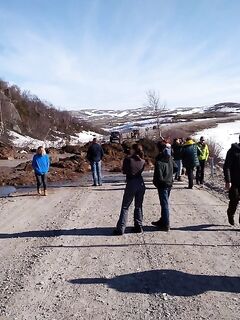Оползень на дороге в Териберку: «не понос, так золотуха» — просьба воздержаться