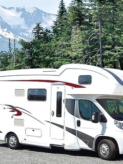 Баренцево море, Териберка — у товарища, похоже, настоящий автодом на колесах